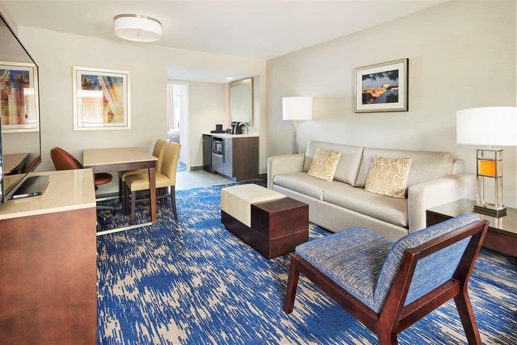Embassy Suites By Hilton Alexandria Old Town Bilik gambar