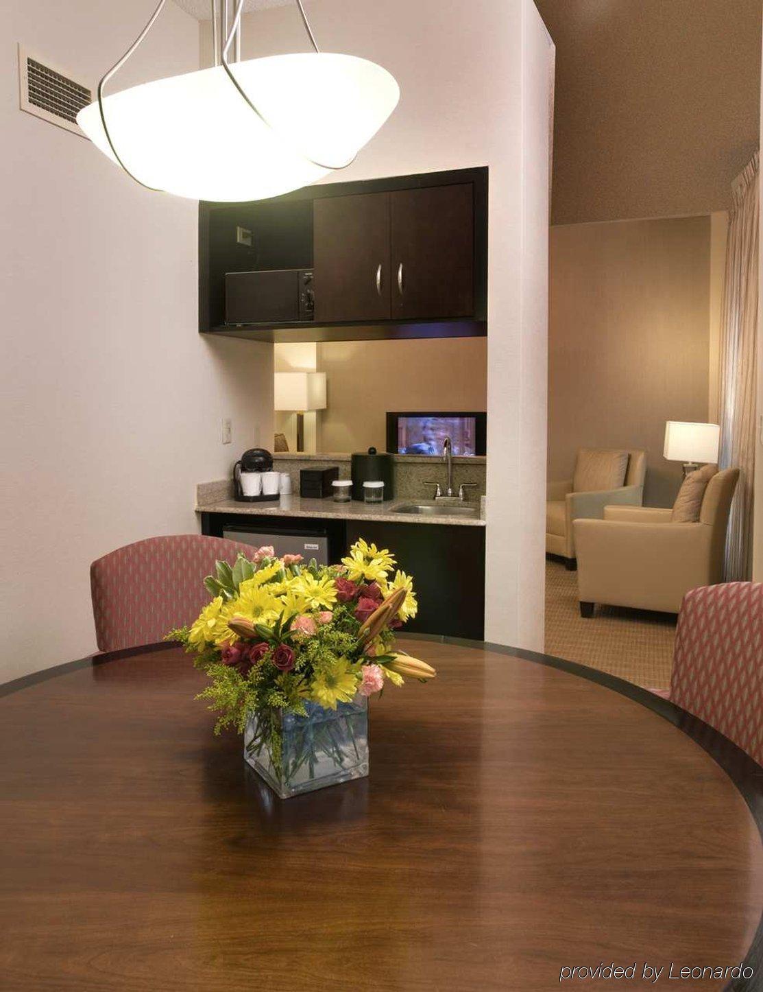 Embassy Suites By Hilton Alexandria Old Town Bilik gambar